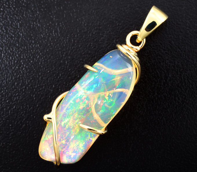 Золото Кулон с кристаллическим эфиопским опалом 8,8 карата