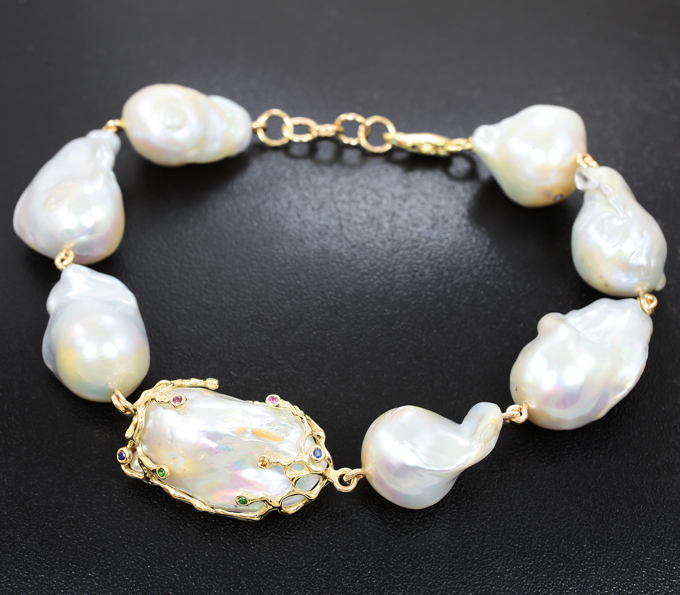 Золото Браслет с жемчугом, цаворитами гранатами и сапфирами
