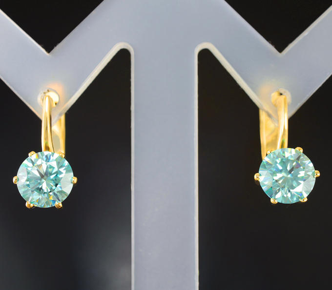 Золото Серьги с муассанитами 1,94 карата