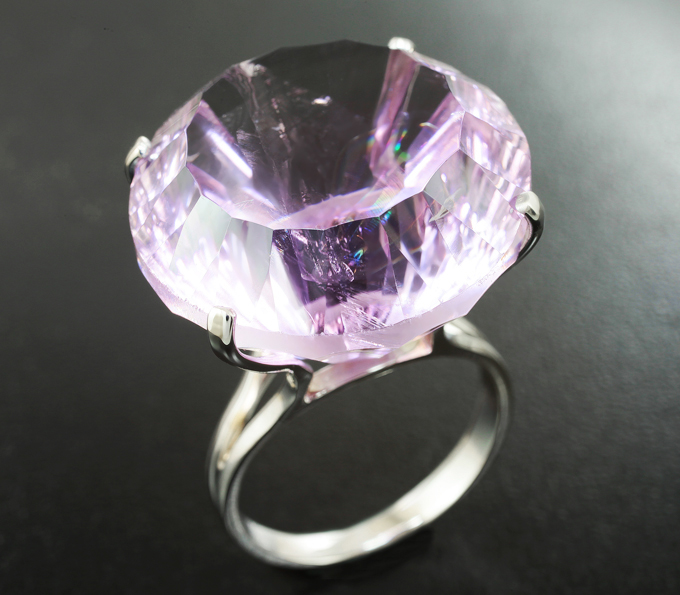 Золото Кольцо с аметистом авторской огранки 40,85 карата