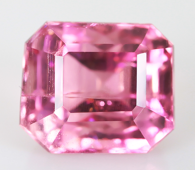 Неоново-розовый турмалин 2,04 карата