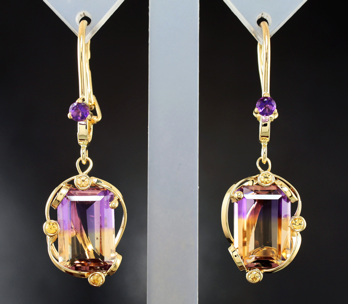 Золото Серьги с контрастными аметринами 10,06 карата, аметистами и желтыми сапфирами