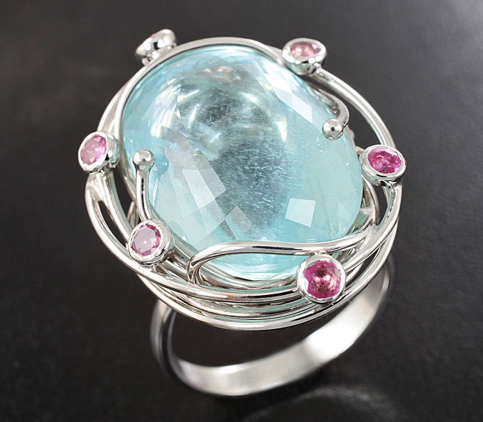 Золото Кольцо c крупным аквамарином 22,45 карата и розовыми сапфирами