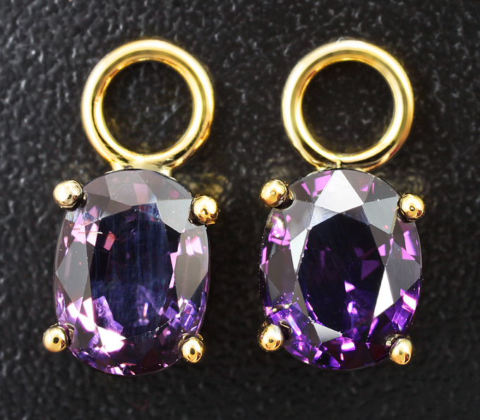 Золото Подвески для серег с пурпурными шпинелями со сменой цвета 4,72 карата