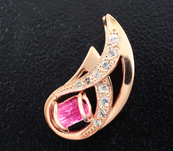 Серебро 925 Кулон с биксбитом 0,36 карата и лейоксапфирами