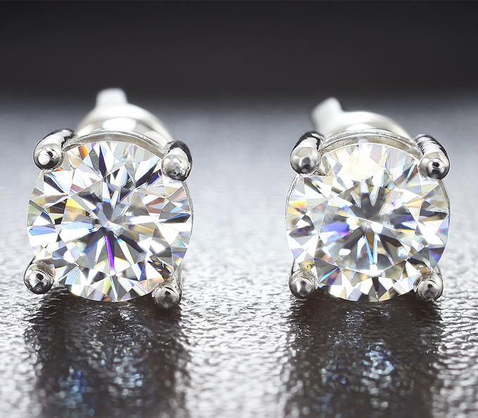 Золото Пусеты с муассанитами 1,53 карата