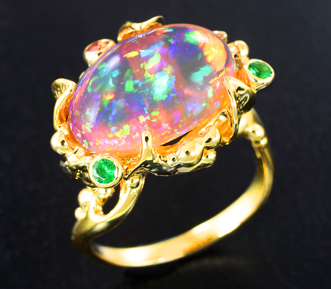 Золото Кольцо c кристаллическим эфиопским опалом, оранжевым сапфиром и цаворитами гранатами