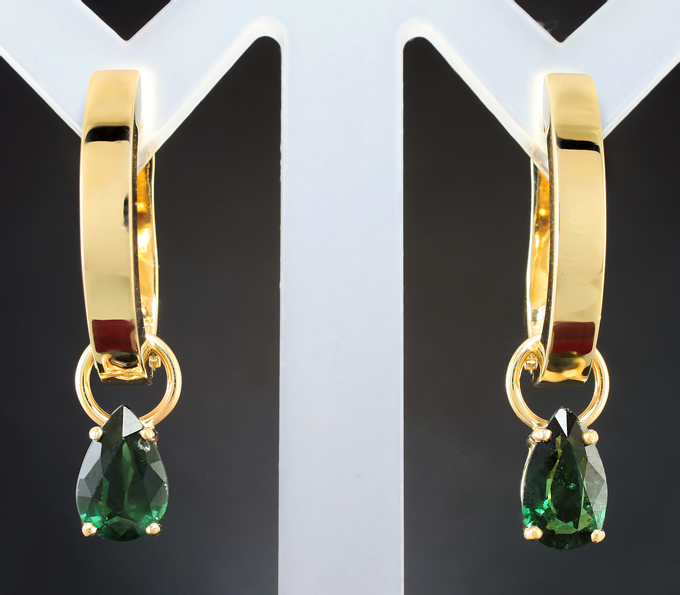 Золото Серьги с гранатами со сменой цвета 2,62 карата