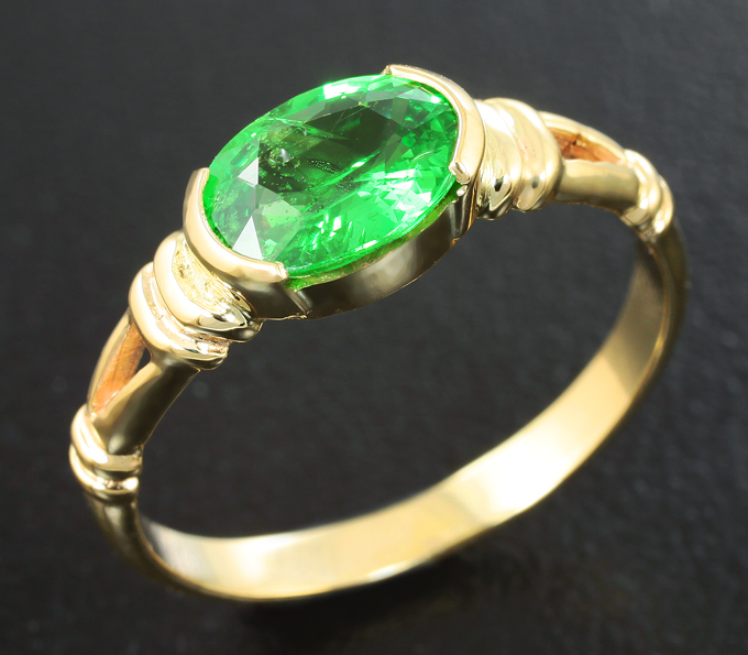Золото Кольцо c ярким цаворитом 1,19 карата
