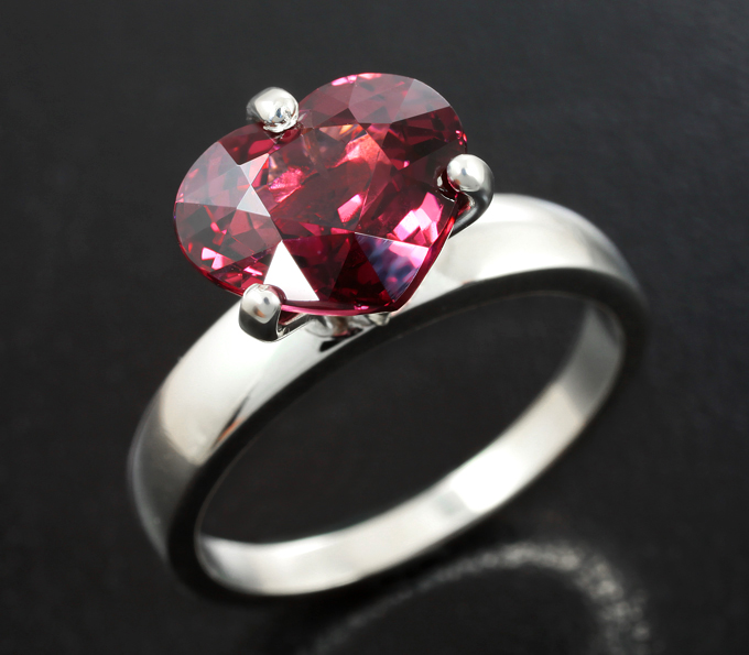 Серебро 925 Кольцо c родолитом 3,37 карата