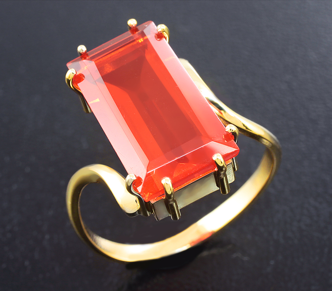 Золото Кольцо с ограненным мексиканским опалом 4,17 карата