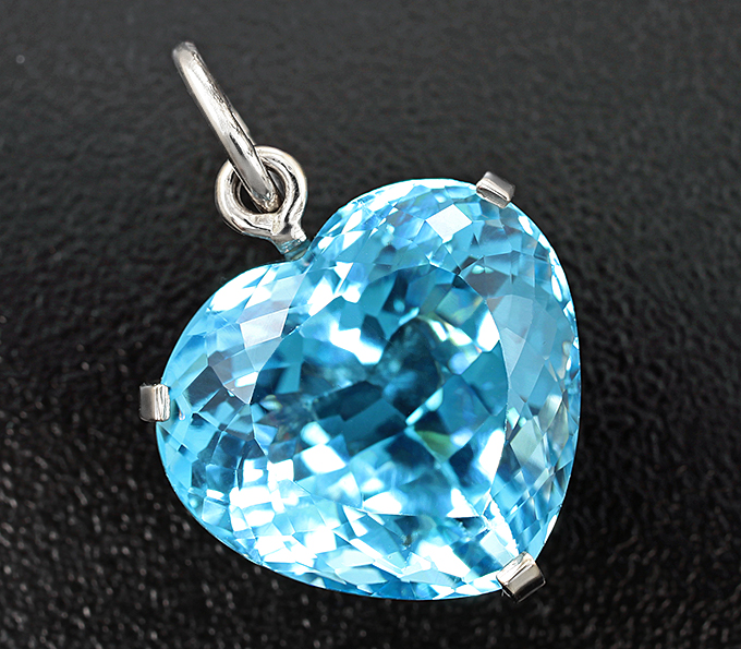 Золото Кулон с голубым топазом 22,82 карата