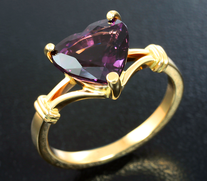 Золото Кольцо с чистейшей пурпурной шпинелью редкой огранки 2,92 карата