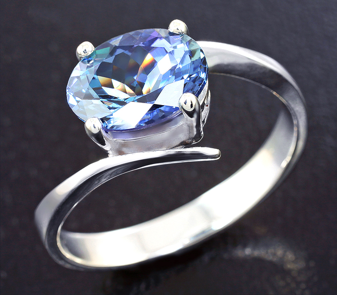 Серебро 925 Кольцо c полихромным танзанитом 2,09 карата