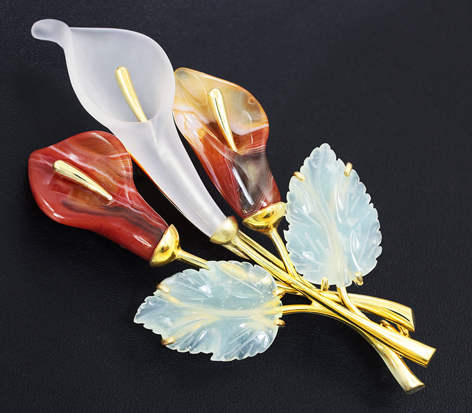 Серебро 925 Брошь c резным кварцем 46,82 карата и миниатюрами из цельного мексиканского агата 28,25 карата