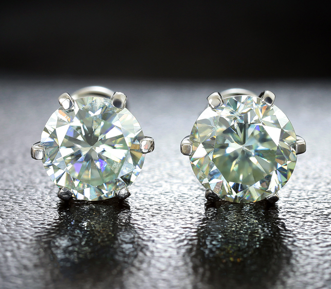 Золото Пусеты с бесцветными муассанитами 2,32 карата