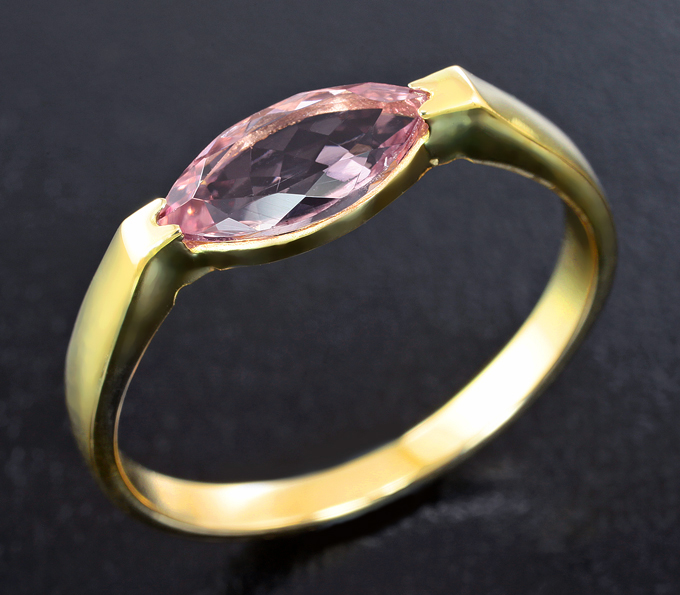 Золото Кольцо с чистейшим морганитом 1 карат