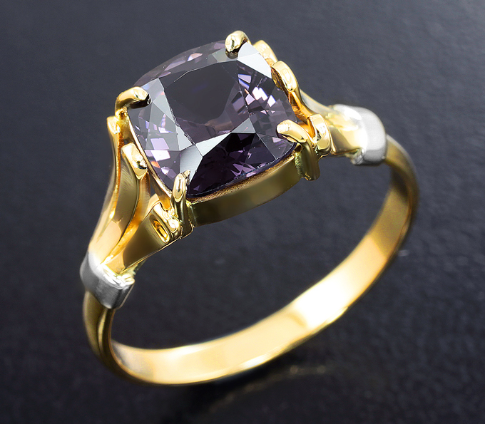 Золото Кольцо с чистейшей шпинелью со сменой цвета 2,18 карата