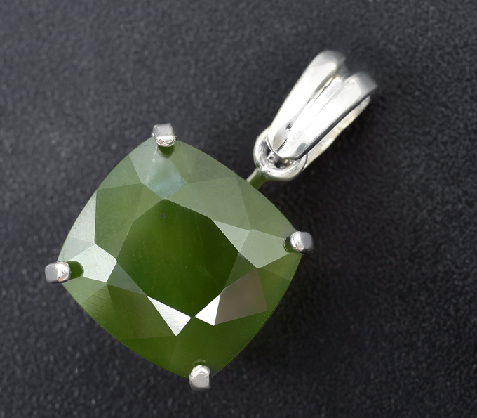 Золото Кулон с нефритом 8,52 карата