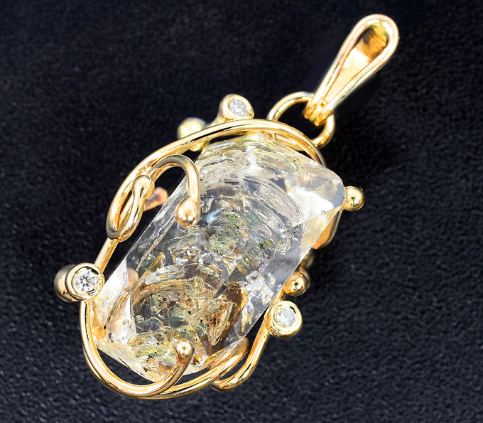 Золото Кулон с кварцем с углеводородами 15,28 карата, оранжевыми сапфирами и бриллиантами