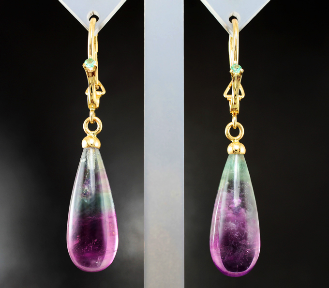 Золото Серьги с многоцветными флюоритами 37,78 карата и изумрудами