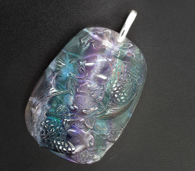 Камея «Подводный мир» из цельного флюорита 119,1 карата
