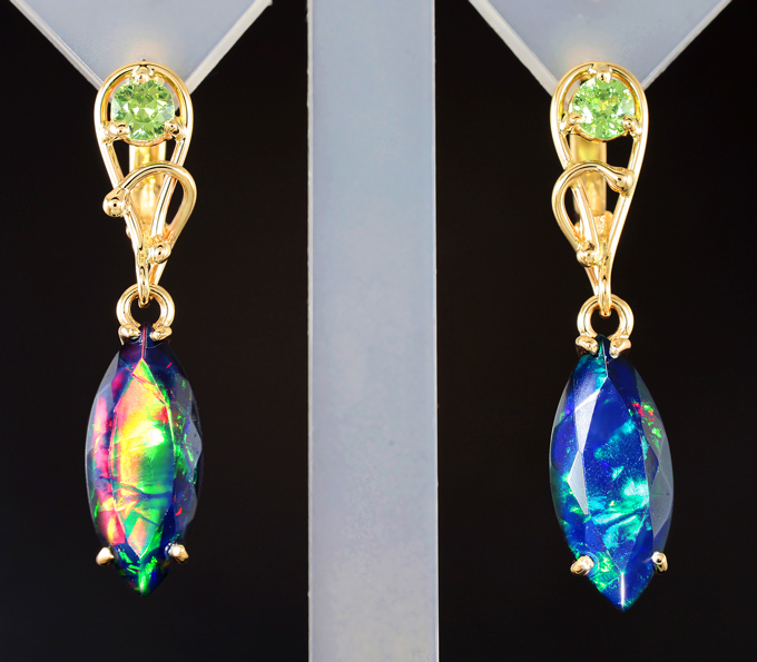 Золото Серьги с ограненными черными опалами 4,43 карата и демантоидами гранатами 0,51 карата