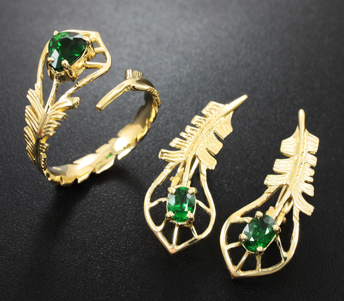 Золото Комплект с цаворитами гранатами топового цвета 1,64 карата