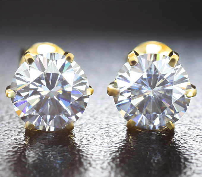 Золото Пусеты с чистейшими муассанитами 1,9 карата