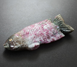 Миниатюра «Рыба» из цельного рубина в цоизите 83,44 карата с желтыми сапфирами