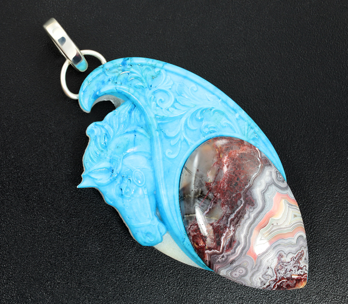 Серебро 925 Камея-подвеска «Мустанг» из цельной бирюзы с яшмой на белом нефрите