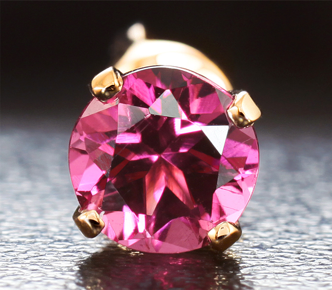 Золото Пусета с рубеллитом турмалином 0,8 карата