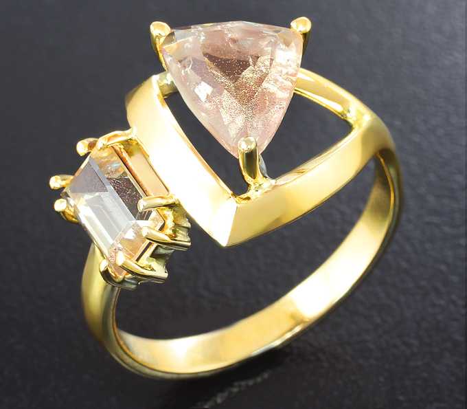 Золото Кольцо с орегонским солнечным камнем 2,42 карата