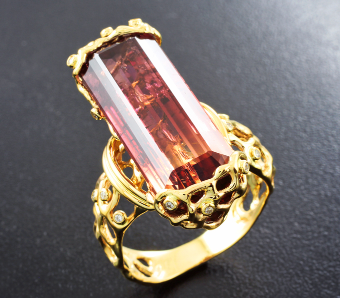 Золото Кольцо с крупным арбузным турмалином 21,53 карата и бриллиантами
