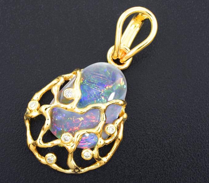 Золото Кулон с австралийским solid опалом 3,18 карата и бриллиантами