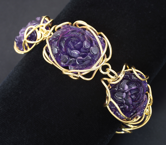 Золото Браслет с резными аметистами 142,55 карата