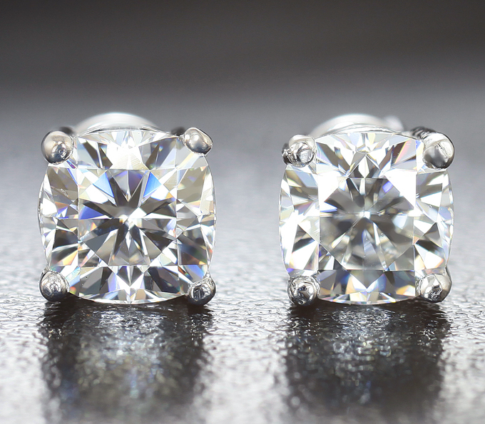 Золото Пусеты с муассанитами 2 карата