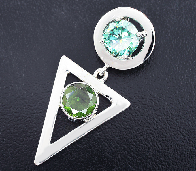 Золото Кулон с уральским демантоидом гранатом 1,52 карата и муассанитом 1,09 карата