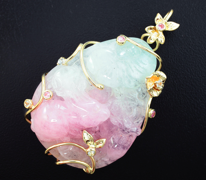 Золото Кулон с полихромным бериллом 96,56 карата, топазами и розовыми сапфирами