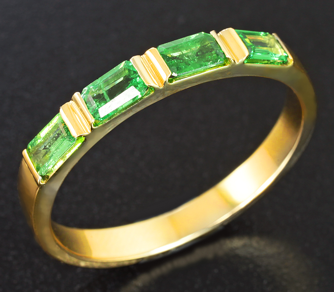 Золото Кольцо с цаворитами 0,96 карата