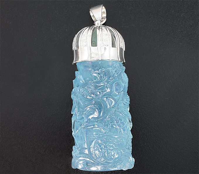 Золото Кулон с резным аквамарином 170,66 карата и бриллиантами