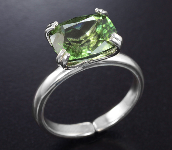 Серебро 925 Кольцо с перидотом с рутилом 4,7 карата