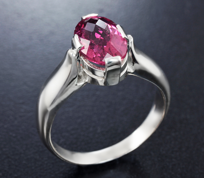 Серебро 925 Кольцо с неоново-розовым турмалином 2,35 карата