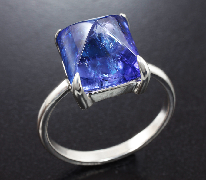 Серебро 925 Кольцо с танзанитом эффектной огранки 9,3 карата