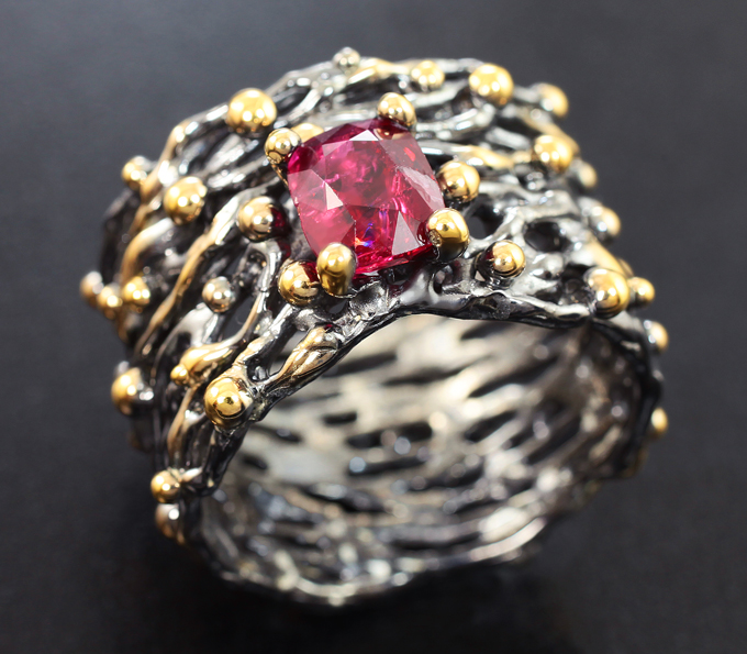 Серебро 925 Кольцо с рубиновой «неоновой» шпинелью 1,45 карата