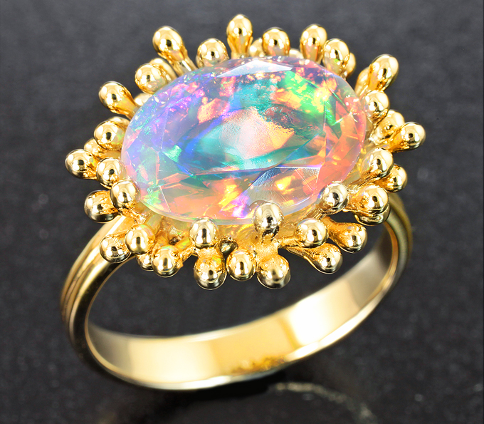 Золото Кольцо с ограненным эфиопским опалом 3,36 карата