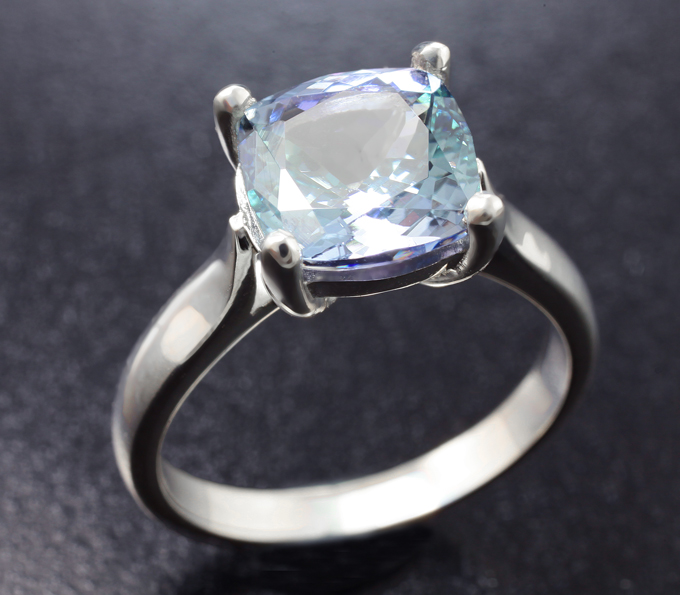 Золото Кольцо с чистейшим полихромным танзанитом 2,43 карата