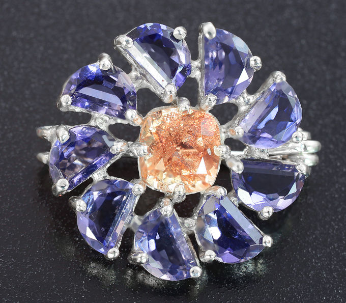 Серебро 925 Брошь с чистейшим орегонским солнечным камнем 1,35 карата и иолитами авторской огранки