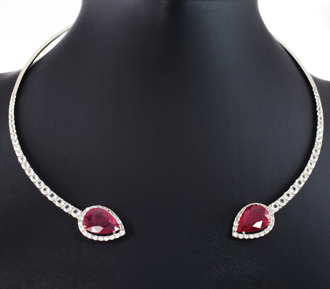 Золото Колье с рубинами 17,67 карата, бесцветными цирконами и топазами