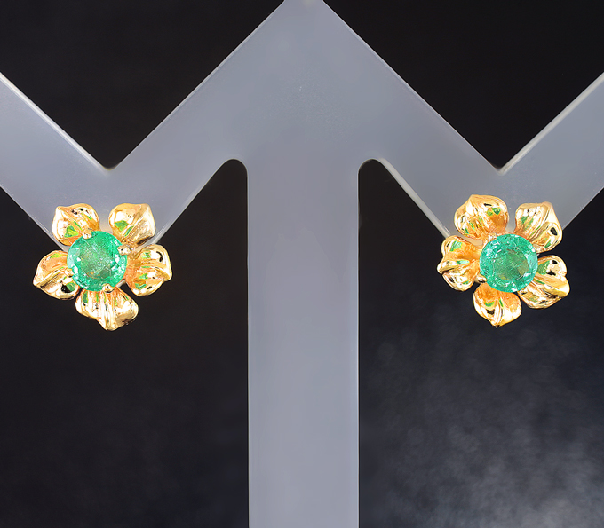 Золото Пусеты с уральскими изумрудами 0,57 карата